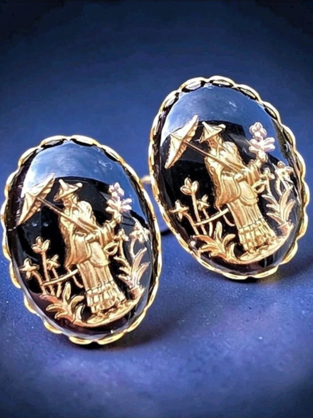 Vintage Reverse Intaglio Black Glass Cabochon Asian Figure Clip On Earrings